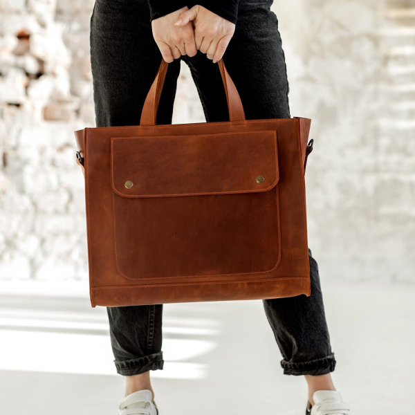 Vintage women&#8217;s handbags are sturdy and stylish